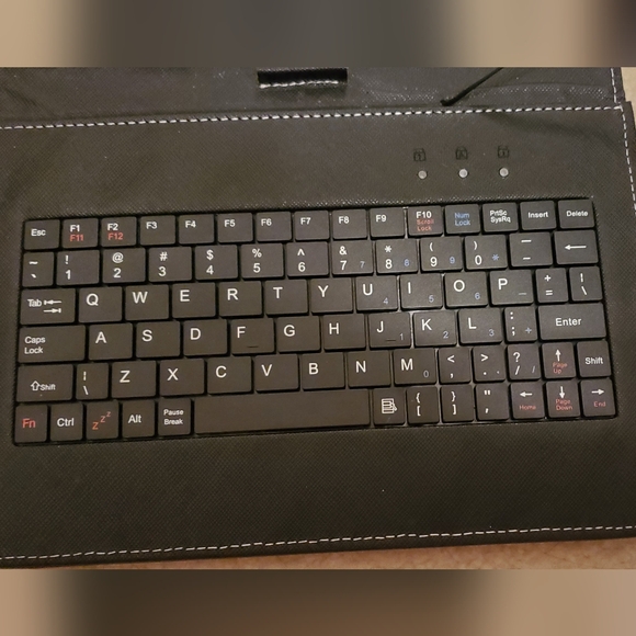 9" Touch Screen Bluetooth Tablet with Keyboard & Case & Original Box/Docs - Picture 9 of 13